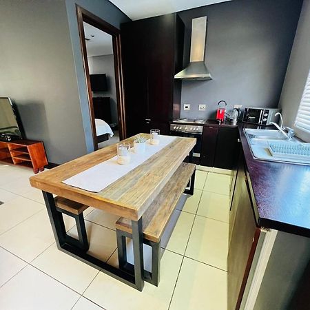 Tredenham Boutique Hotel Bloemfontein Bagian luar foto A kitchen in a hotel