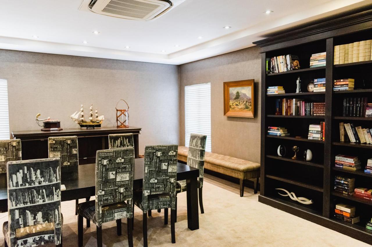 Tredenham Boutique Hotel Bloemfontein Bagian luar foto Library
