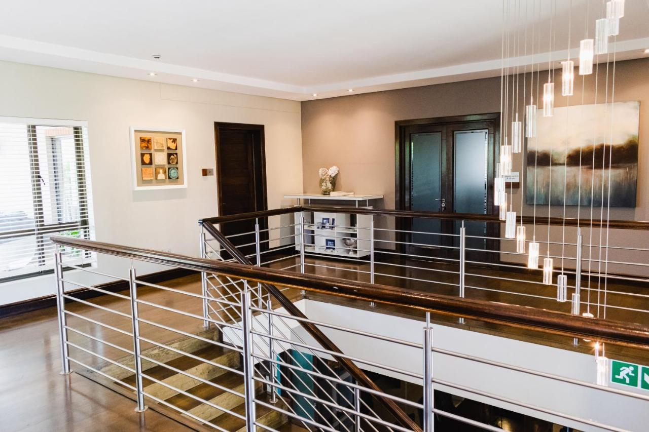 Tredenham Boutique Hotel Bloemfontein Bagian luar foto Stainless steel handrail