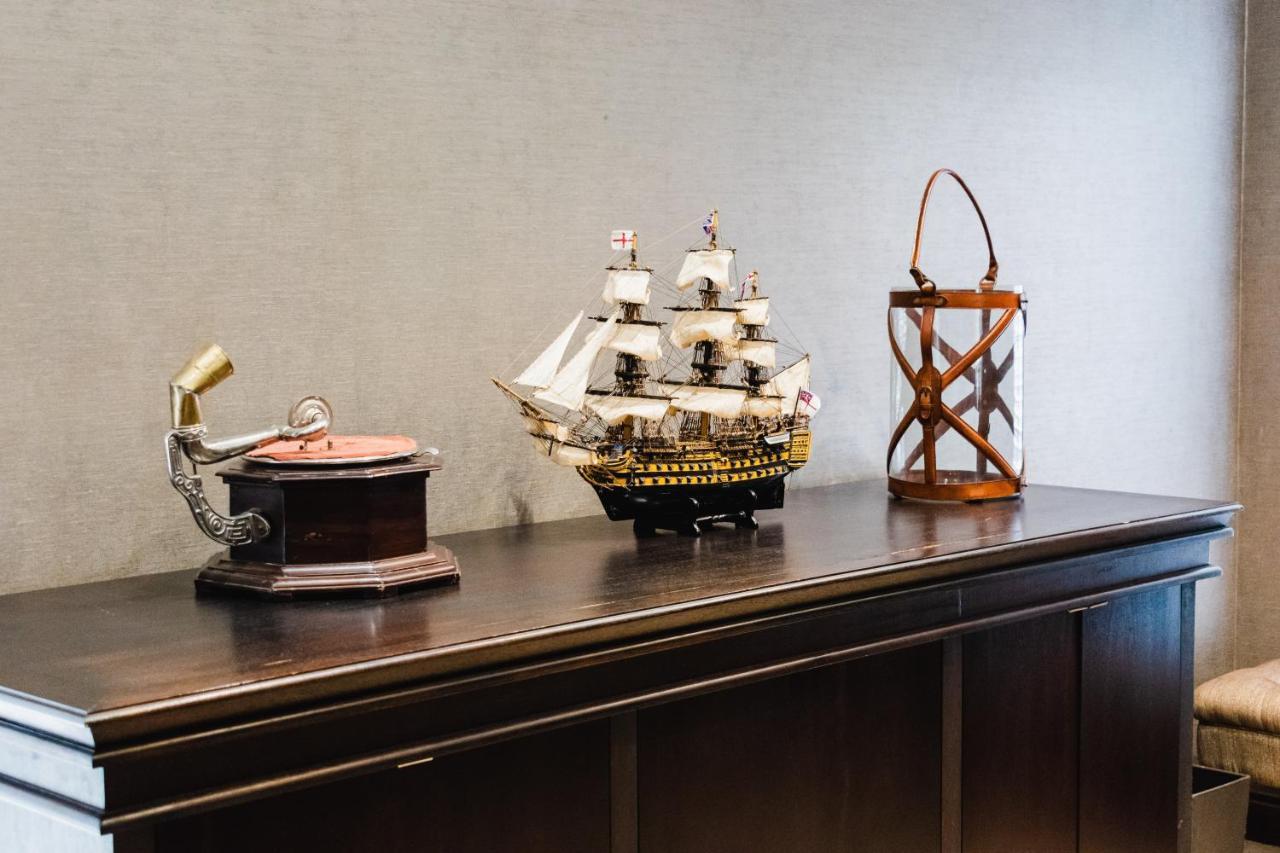 Tredenham Boutique Hotel Bloemfontein Bagian luar foto A model of the USS Constitution