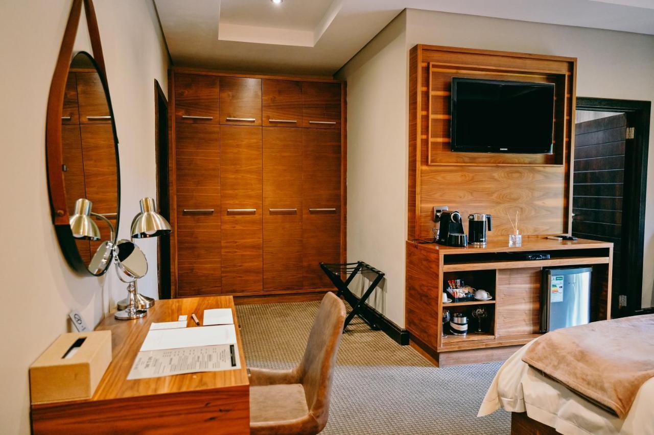 Tredenham Boutique Hotel Bloemfontein Bagian luar foto A room at the Protea Hotel, Sandton