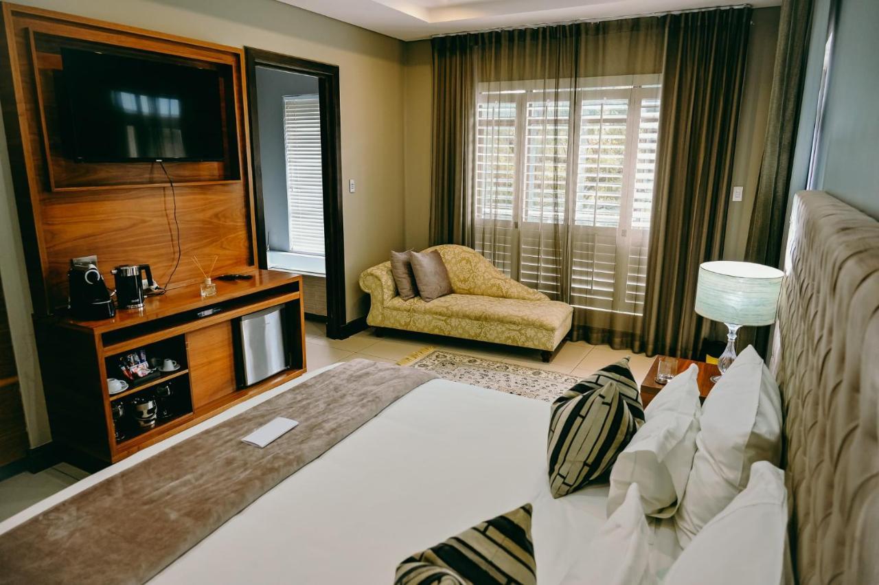Tredenham Boutique Hotel Bloemfontein Bagian luar foto A room at the hotel