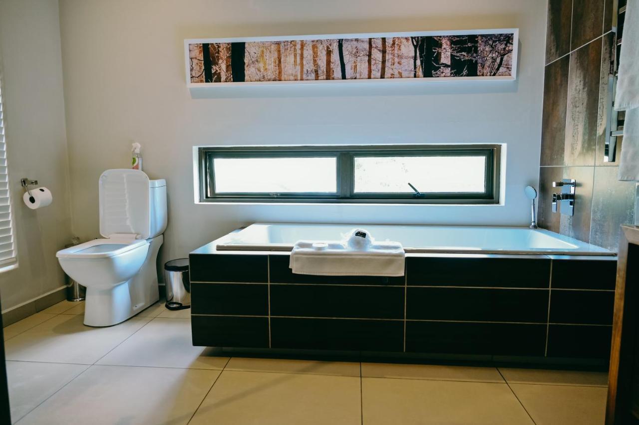 Tredenham Boutique Hotel Bloemfontein Bagian luar foto Bathroom