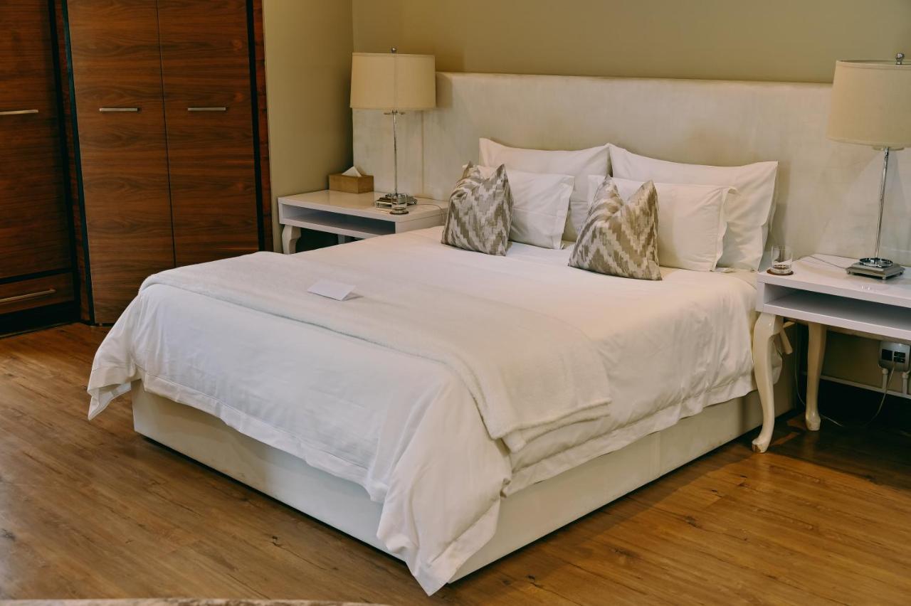 Tredenham Boutique Hotel Bloemfontein Bagian luar foto A bed