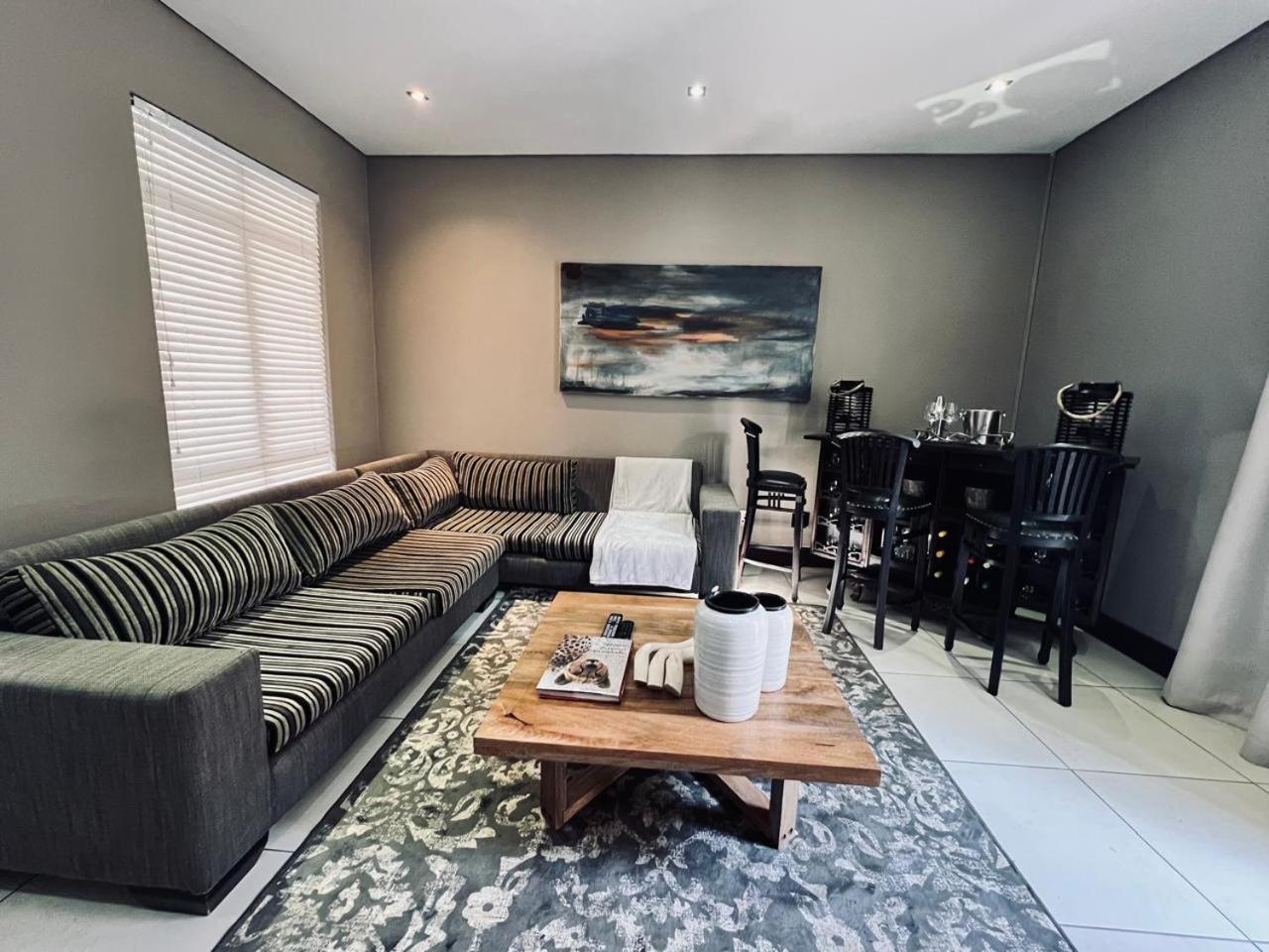 Tredenham Boutique Hotel Bloemfontein Bagian luar foto A living room in a house in South Africa