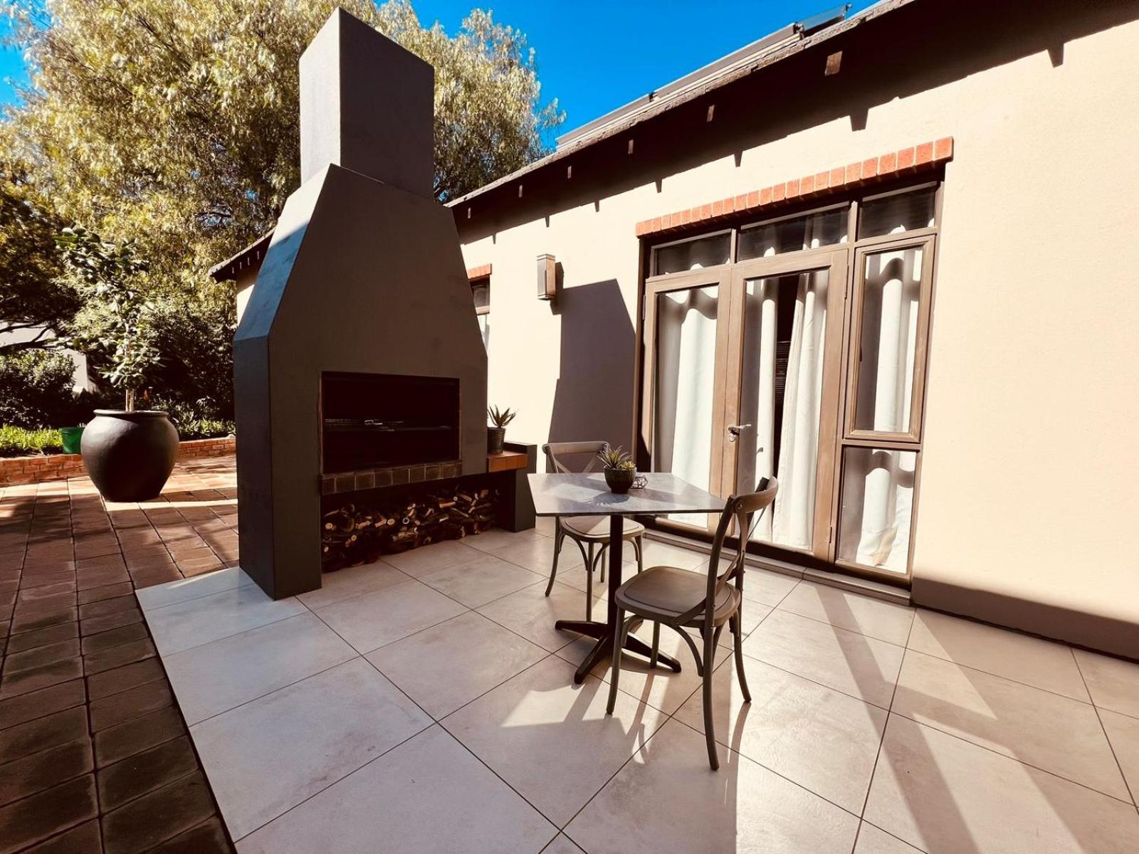 Tredenham Boutique Hotel Bloemfontein Bagian luar foto A braai area