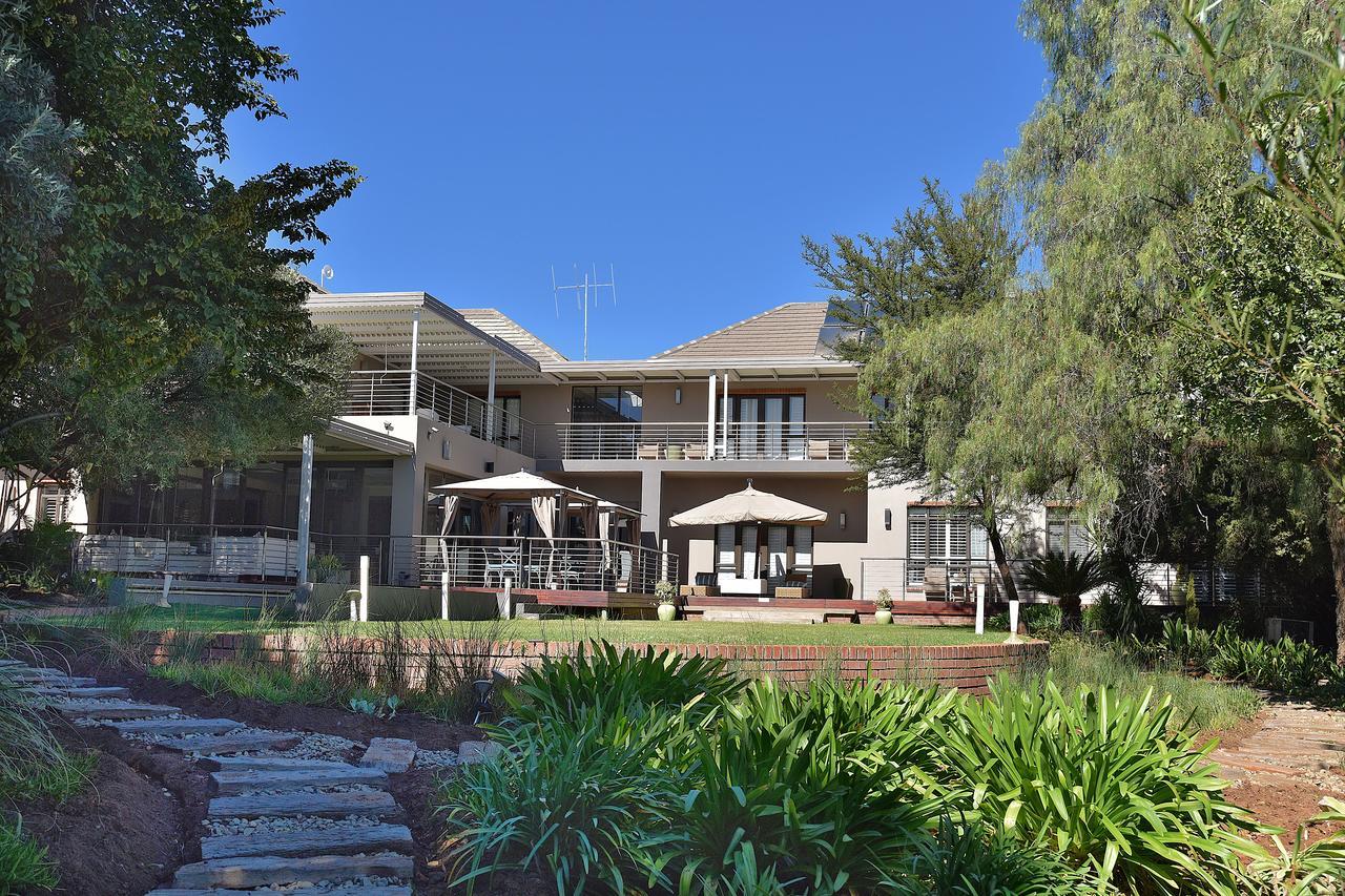 Tredenham Boutique Hotel Bloemfontein Bagian luar foto The clubhouse at the Rand Country Club